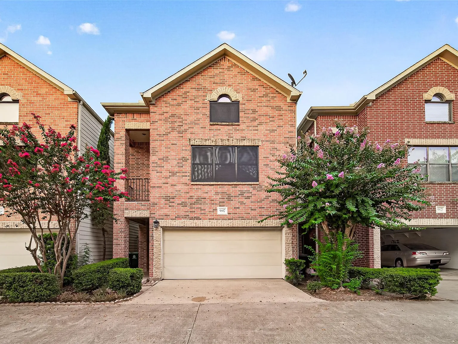3 bed, 2.5 bath, 2656 sqft, $2,500 — Photo 2