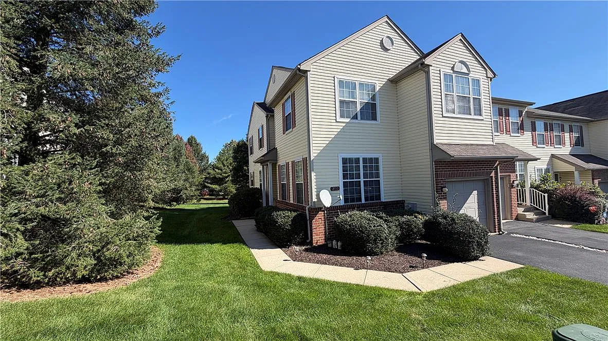 3 bed, 2.5 bath, 2022 sqft, $2,650 — Photo 1