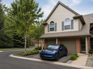 28530 Carlton Way Dr, Novi, MI 48377
