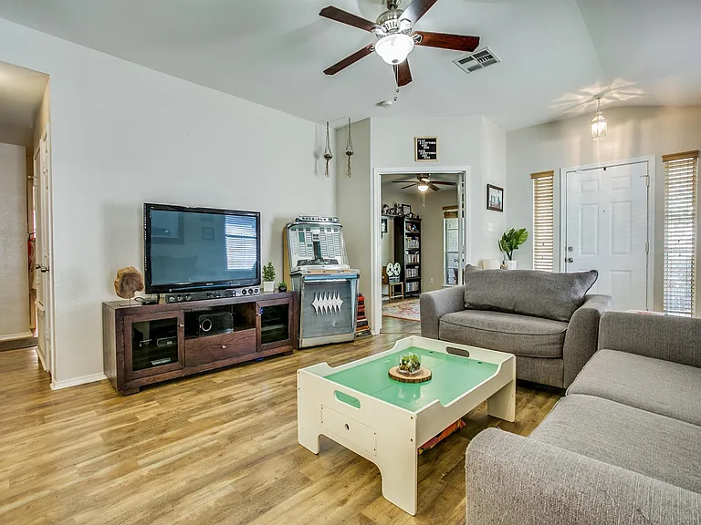 1315 Mojave Bnd — Photo 8