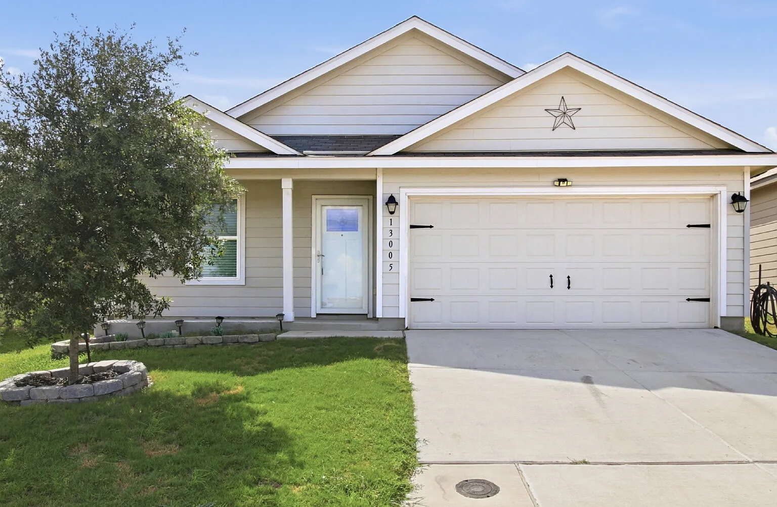 4 bed, 2.0 bath, 1668 sqft, $1,600 — Photo 2