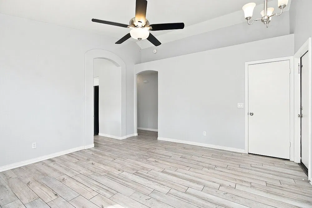 3 bed, 2.0 bath, 1312 sqft, $2,035 — Photo 4