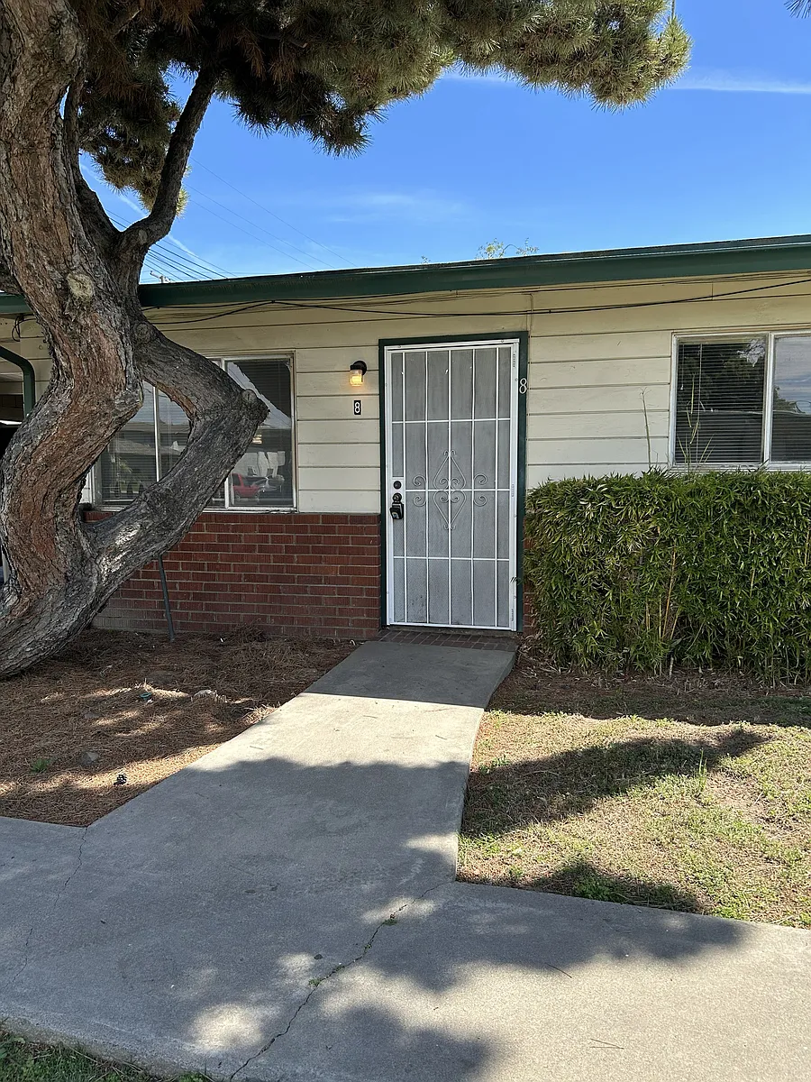 Building Photo - 1322 Leonard Ave #8
