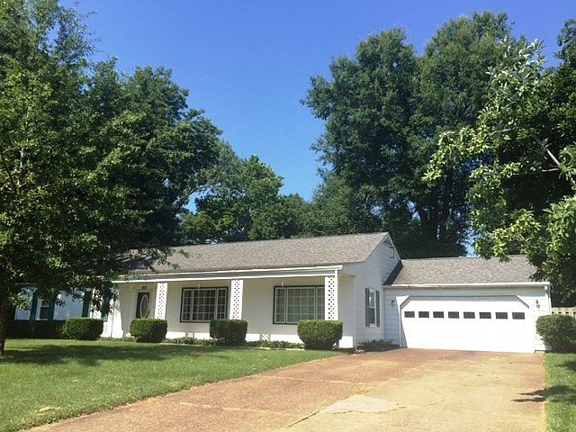 1st image of 925 Park Plaza Dr