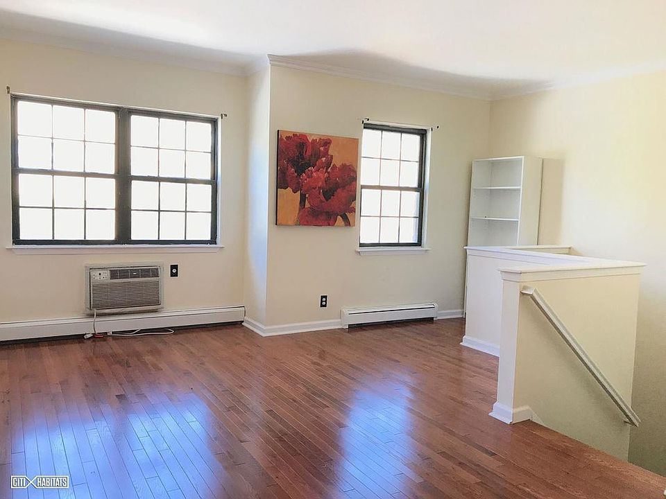 1st image of 290 Chauncey St #2