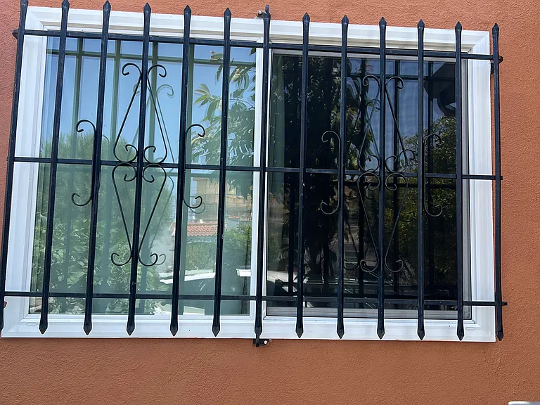 1832 S Curson Ave — Photo 2
