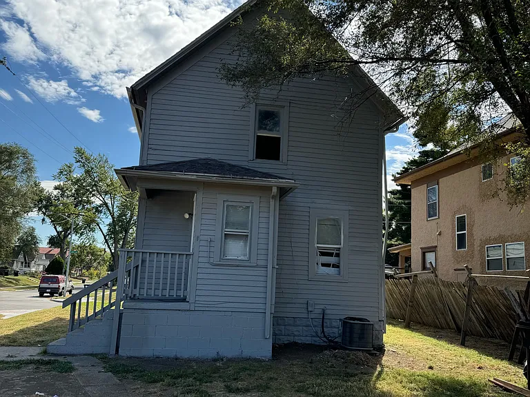 2802 Laurel Ave — Photo 4