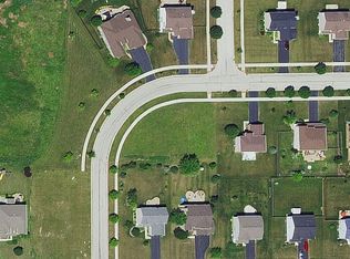 2086 Sandell Ln, North Aurora, IL 60542