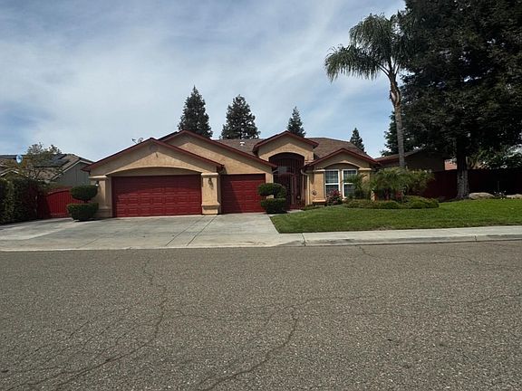 2nd image of 876 Royal Dr