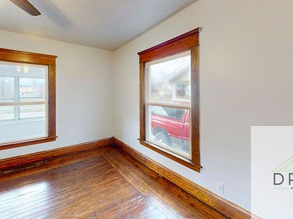 4th image of 1107 S Grand Ave