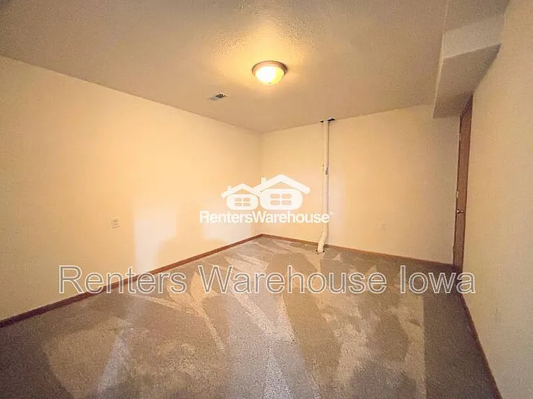 330 NE Cardinal Ln — Photo 21