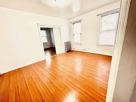 5th image of 652 E 230th St Floor 2
