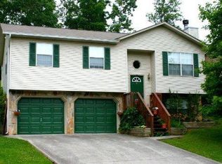 5916 Rolling Ridge Dr, Knoxville, TN 37921