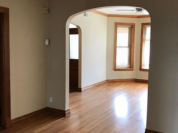 2nd image of 1206 W Eddy St #1
