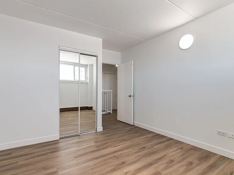 10 Frobisher Blvd SE — Photo 41