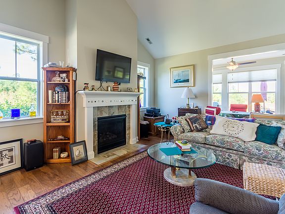 2nd image of 3298 Beach Cove Ln