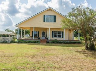 1165 Red Town Rd, Elgin, TX 78621