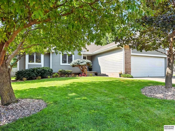 16125 Timberlane Dr, Omaha, NE 68136