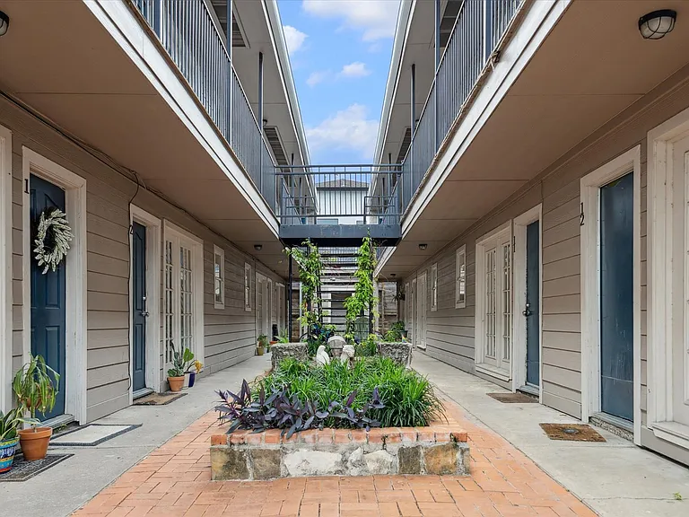 2202 Park Street — Photo 10