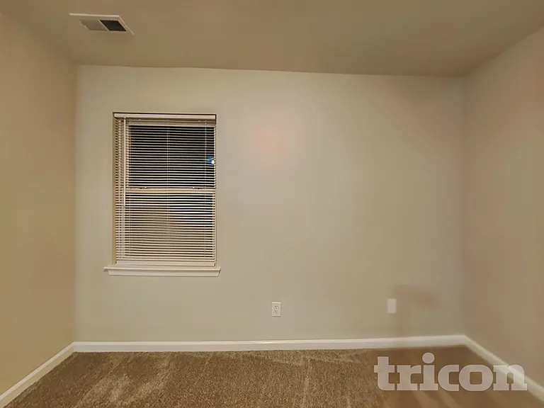 4037 Dover Downs Dr — Photo 15
