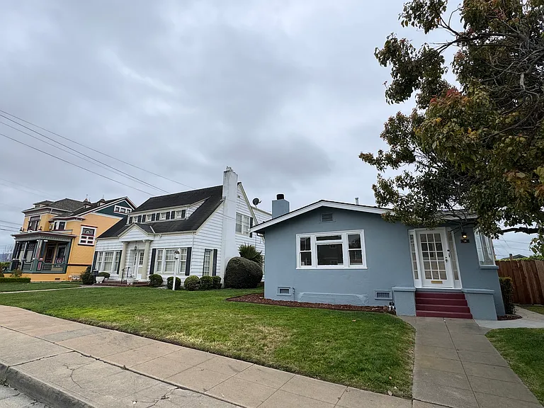 14 E High St — Photo 3