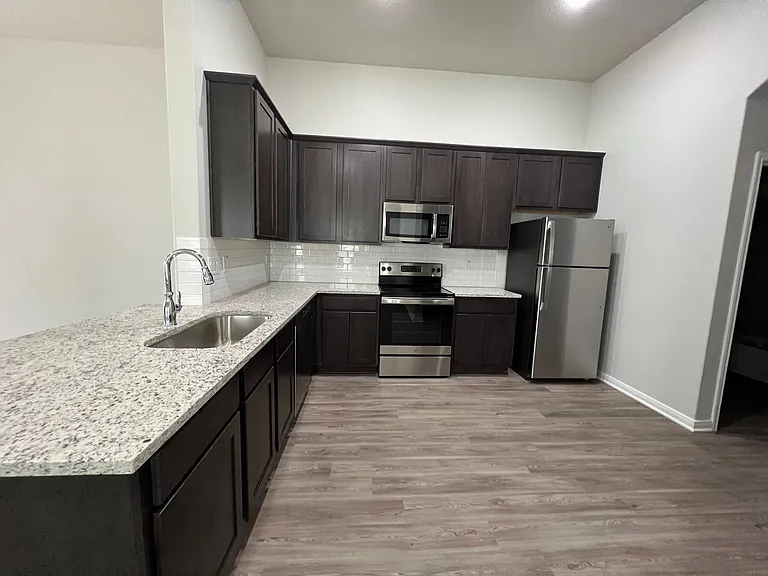 351 Emma Dr — Photo 6