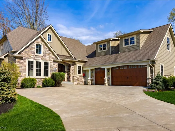 2781 Country Club Blvd, Rocky River, OH 44116