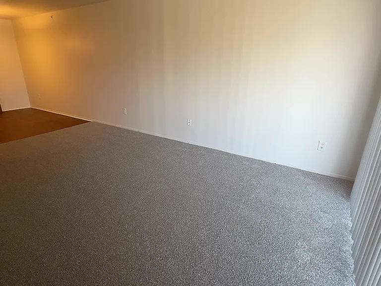 Lakeside Village Apartments — Photo 109