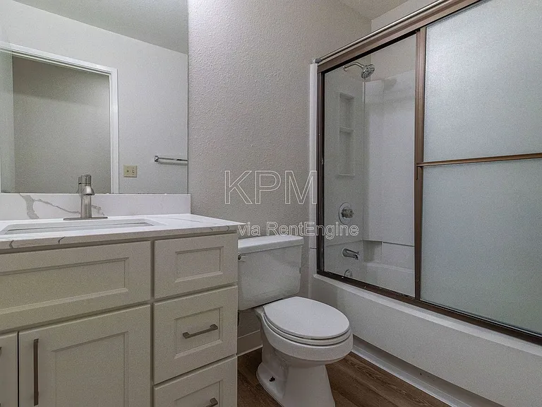 Stamford Court Apartments — Photo 48