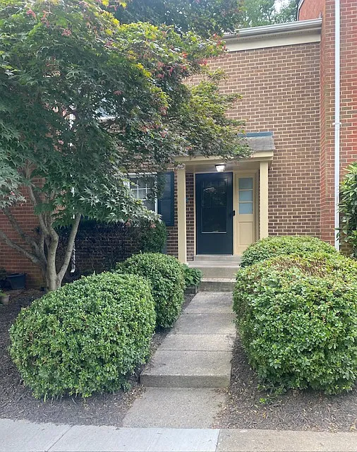 4 bed, 2.5 bath, 1232 sqft, $2,900 — Photo 2