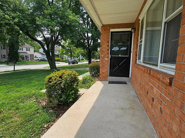 328 Rees Dr — Photo 4