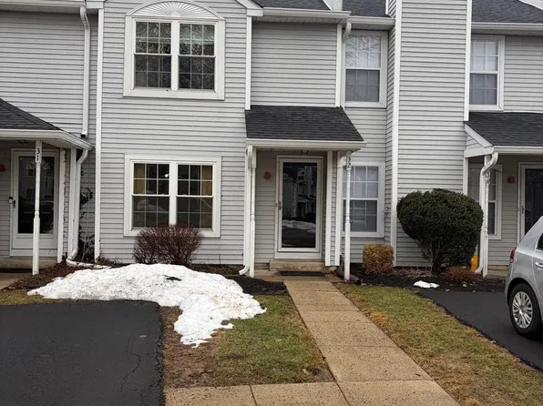 32 Eaton Ct, Newtown, PA 18940