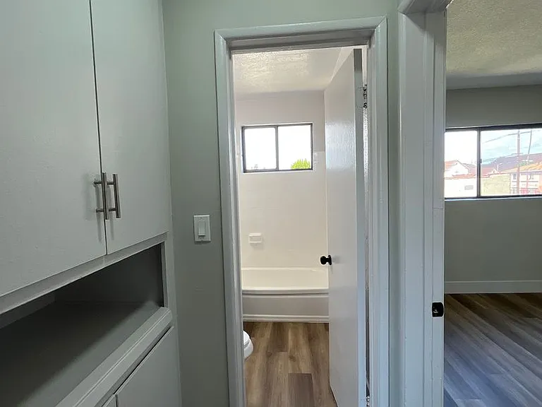 8029 S Hoover St — Photo 15