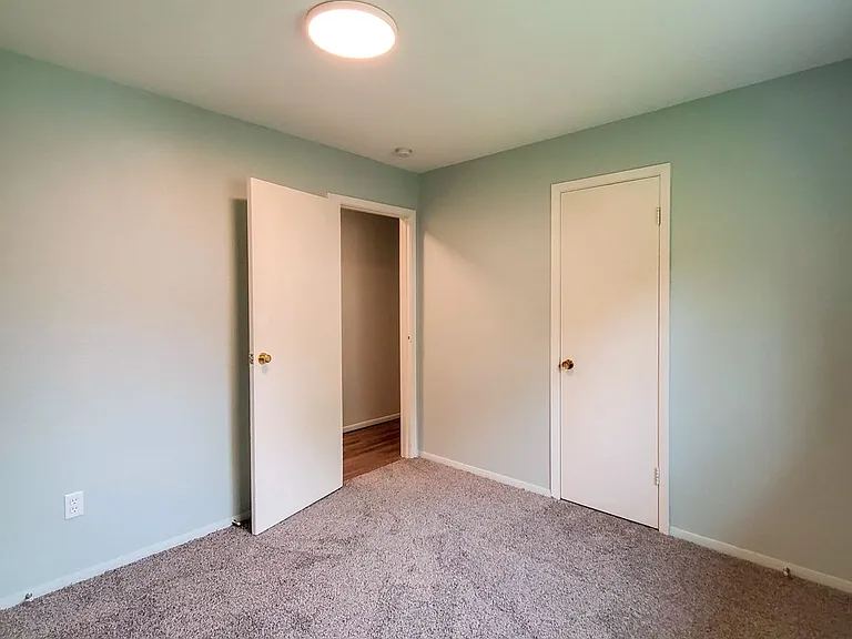 1117 E Parker St — Photo 16