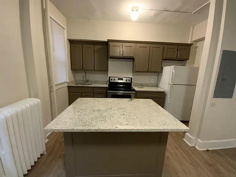 1818 Vernon St NW #203 — Photo 4