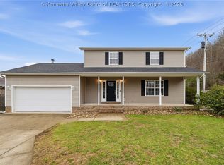 2 Hampton Dr, Winfield, WV 25213