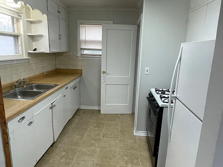 1021 Dilger Ave — Photo 8
