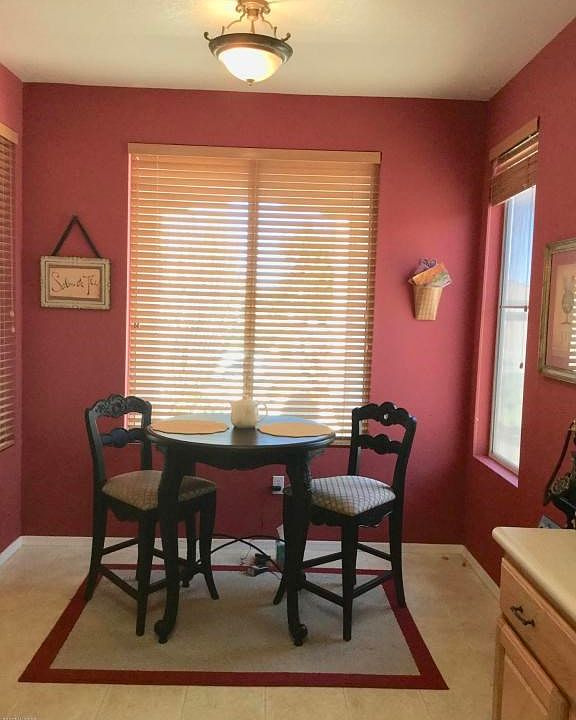 Breakfast eating area