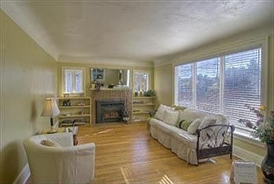 Spacious living room