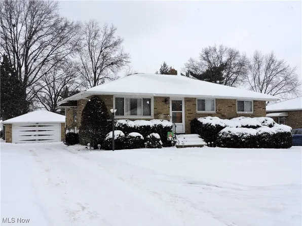 2694 Friar Dr, Parma, OH 44134