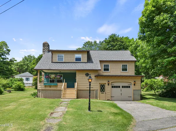 14 Prospect St, Great Barrington, MA 01230