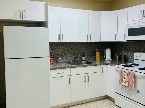 275 NW 190th St #1, Miami, FL 33169