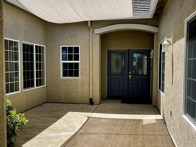Courtyard/Entrance
