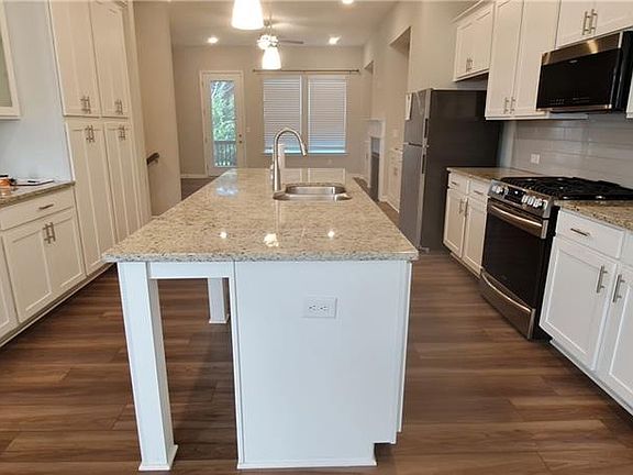 4th image of 3249 Herald Dr
