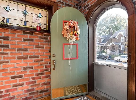 3rd image of 4065 Quincy St