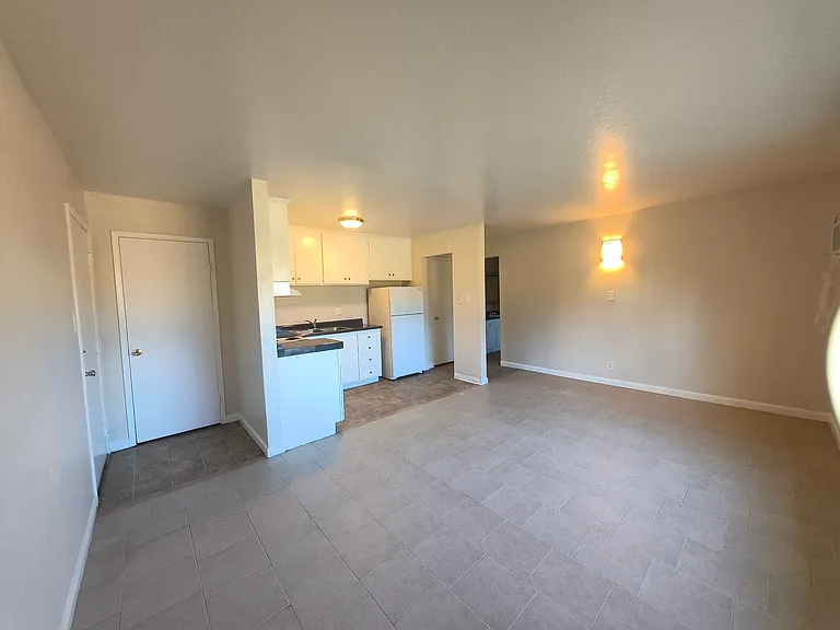 Laurel Village — Photo 11