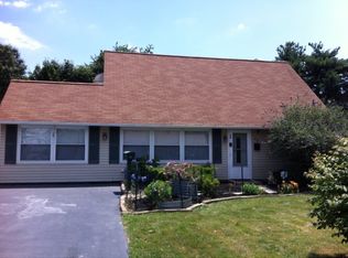 28 Ironwood Rd, Levittown, PA 19057
