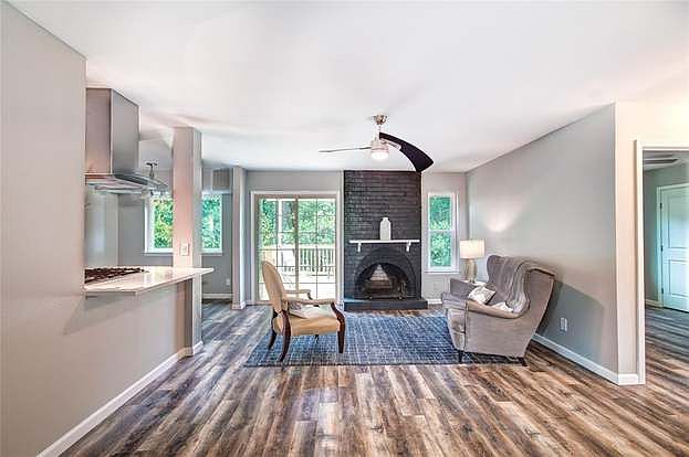 1st image of 203 E 31st St #136