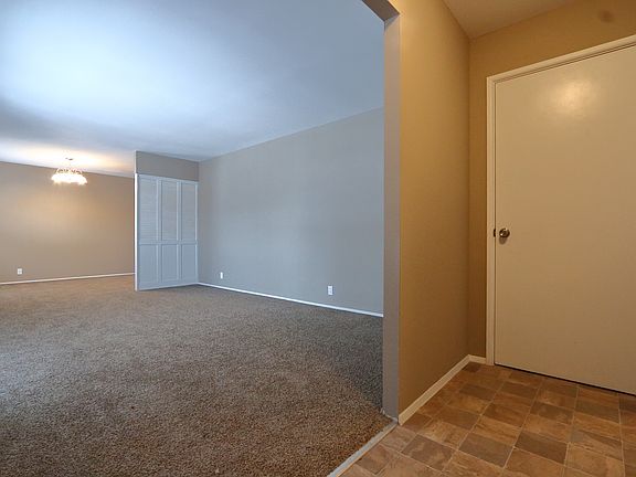 3rd image of 2825 Wellington Dr