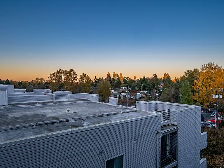Maple Leaf Residences — Photo 20